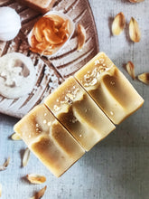 Load image into Gallery viewer, &#39;Honey&#39; &amp; Oats Soap
